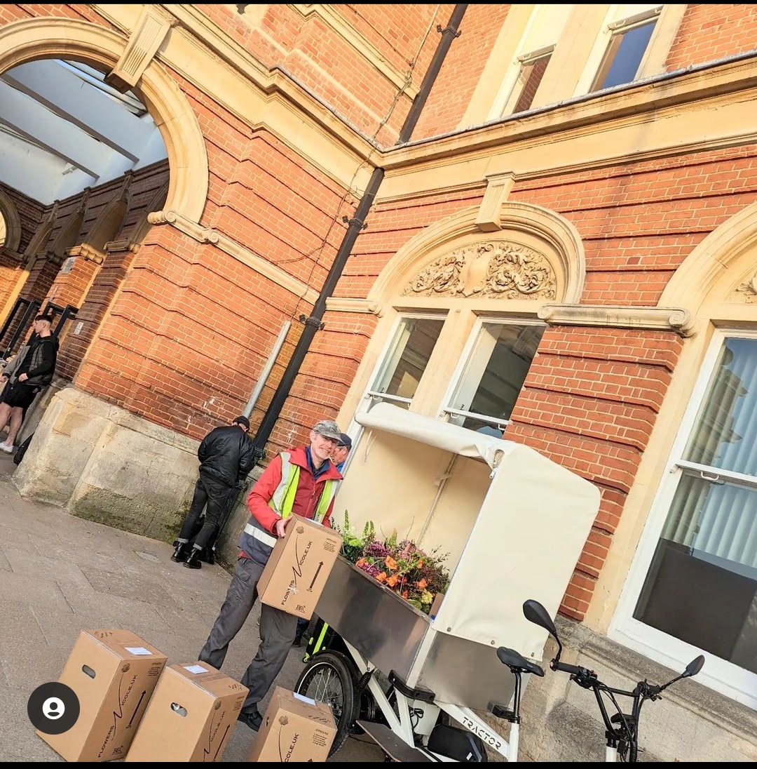 Delivering flowers for Mothers Day, freshly baked buns and great wines.. 35 miles covered today with #zeroemissions for Flowers by Nicole, Random Buns of Kindness and HarperWells. Oh and still fitted in the usual supply run for <a href="/JarroldNorwich/">Jarrolds</a>