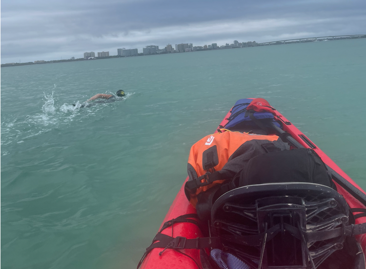 Julie Madison Swimming On Hope

Her husband kayaked for her latest 7 hour 10 minute marathon swimming adventure...

Read More:
openwaterswimming.com/julie-madison-…

#openwaterswimming