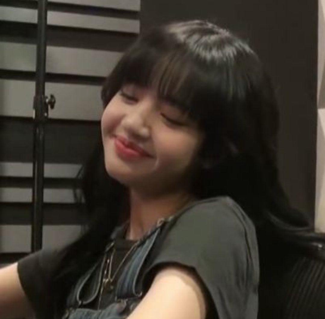 CamiBlink08's tweet photo. Feliz cumpleaños a la chica más linda y talentosa, Lisa me gustaría poder decirte lo mucho que te amo y lo importante que eres para mí pero no sé expresarme, feliz cumpleaños te amo<3
#SuperstarLisaDay
#LovingLalisaDay
#오늘쁘생일인데어쩔릴리 https://t.co/I90c0Ib2EJ