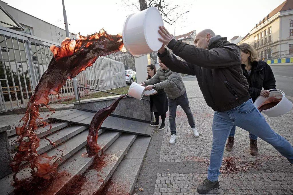 nexta_tv's tweet image. Activists doused the #Russian embassy in #Prague with artificial blood.