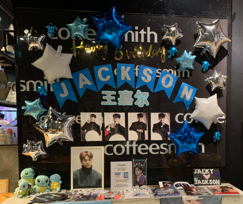akchang7's tweet photo. Happy birthday to Jackson!
Jackson's 28th birthday cafe event in Singapore.
If you have time, please go give support!
📍 Coffeesmith Orchard Gateway
🗓️ 26-27 March
💗💗💗💗💗💗💗
#JacksonWang
#WalkingWithJackson
@JacksonWang852
@King_JFlawless https://t.co/7spnzX3wnm
