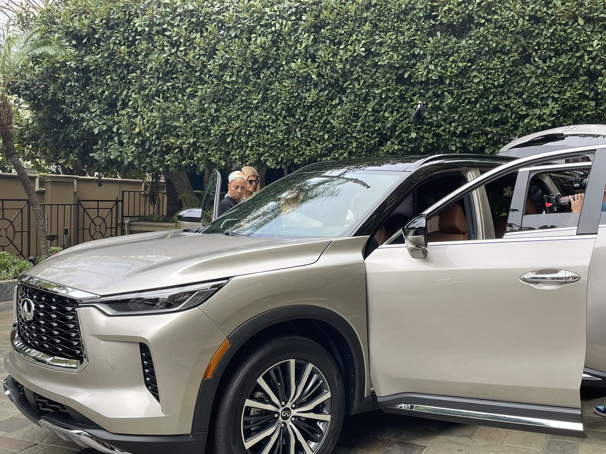 MultiMave's tweet photo. All the ladies checking out the QX60!! @TryTALA @INFINITIUSA #QX60 #INFINITI #TakeOnLifeInStyle https://t.co/k6M3nmH9Jb