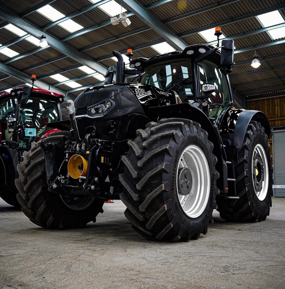 Yokohama_TWS's tweet photo. An amazing @Case_IH Optum 300 running TM1000 High Power. Black beauty.

Check these tires on Trelleborg website:

https://t.co/pMm2jG0niB

#trelleborgagri #trelleborgtires #tractor #agritech #agrolife #farmer #farmerlife #farmlife https://t.co/XEpcspxMbI