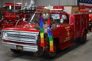 #Waldolf edited in , sitting on hte hood of #Squad51at the LA County Fire Museum #LACFM  #Emergency! #fursuit #fursuiter #fursuiting #bear #costume https://t.co/df0TRwt4an