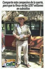 CarlArthurKing's tweet photo. @AlvaroUribeVel Comunidad informa:

"En finca El Ubérrimo, el campesino narcotraficante, ladrón del erario, corruptor de la institucionalidad, comandante político supremo de las AUC y Genocida Álvaro Uribe Vélez, crea odio y agita campaña @FicoGutierrez con banderas de la Oficina de Envigado". https://t.co/dHw5sCgEja