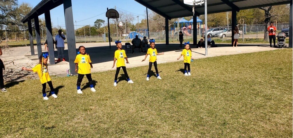 KWillGemini's tweet photo. Way to go Owls 🦉! Awesome game!! First cheer and soccer game!! Many challenges since Covid getting things off the ground but finally did it!! @MsScott2019 @MissSilas_ @AlcottHISD @ESO3_HISD @GEM_Sapphire_6 https://t.co/GlEcuT7vDW
