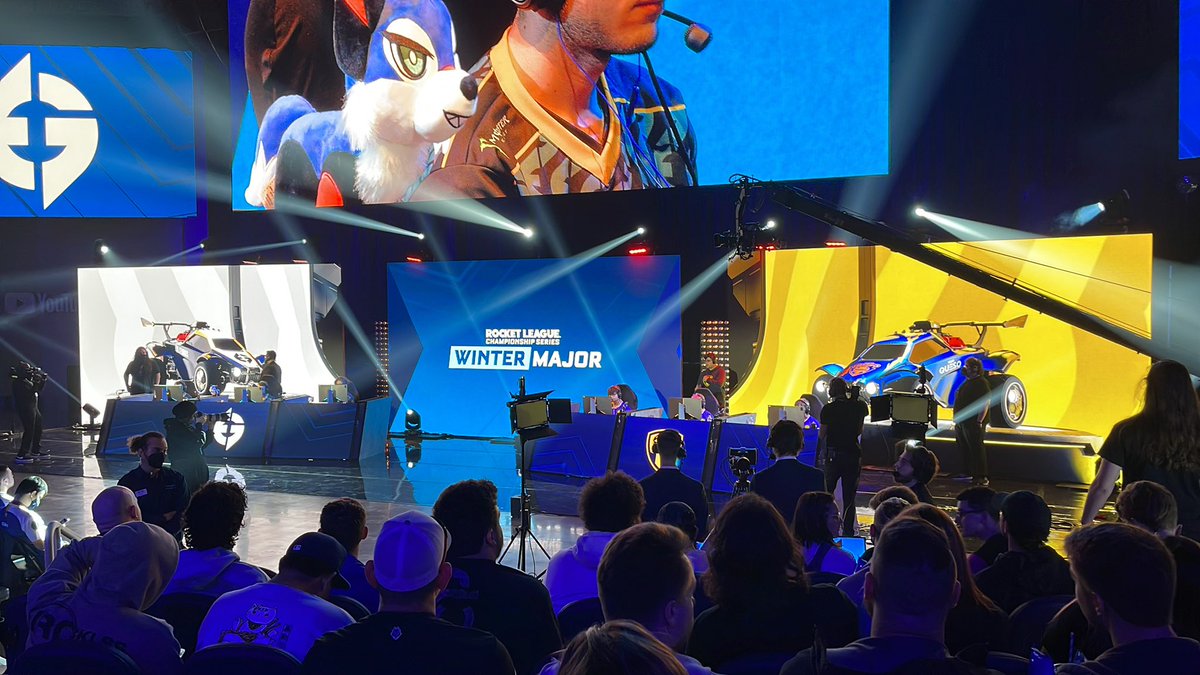 DrunkCookies_'s tweet photo. #Section104 best section!! #RLCS https://t.co/WsBMXoohQB