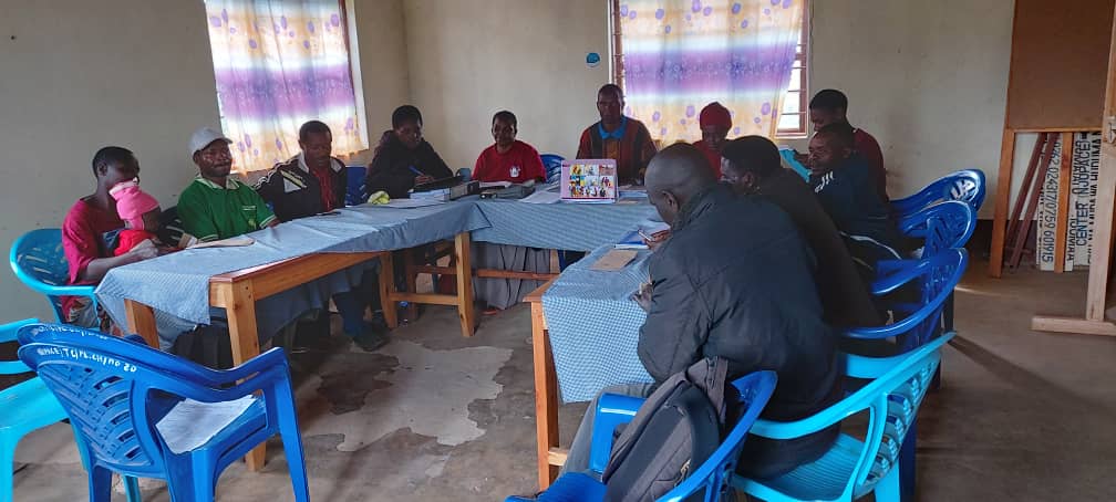 NjopaceN's tweet photo. Kituo cha Msaada wa kisheria na Haki za Binadamu Njombe wakiwa kwenye kikao cha kota wakijadili namna gani mradi wa huduma za Msaada wa kisheria unavyoendelea kwenye jamii.
Hivyo wakihamasishana kui saidia jamii hususani wanawake, Watoto na watu wasiomudu gharama  za mawakili. https://t.co/00Fw2wQ2tt