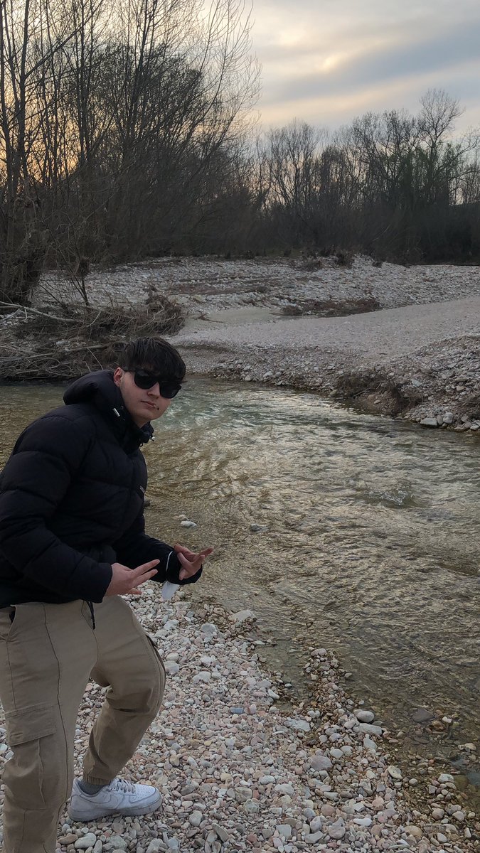 PgattiP's tweet photo. Oggi giornata strepitosa al fiume con il mio bro @Andrishua 
#fiume #fiastra #bruttiricordi #cameriè #bro https://t.co/CKusILlbMw