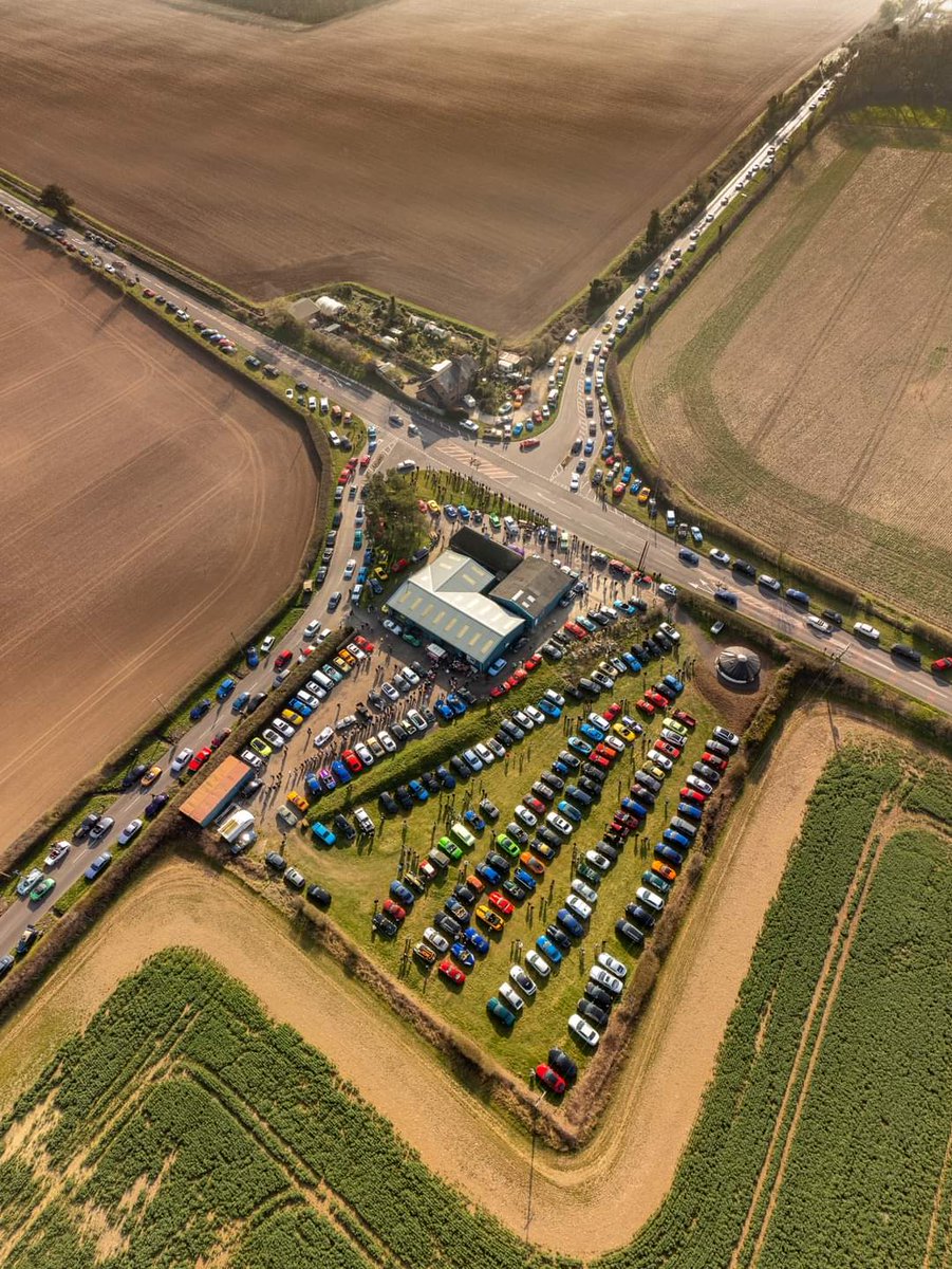 What a busy morning at #WinchesterAutoBarn. Can you spot the #ElectricAlfasud in there...?