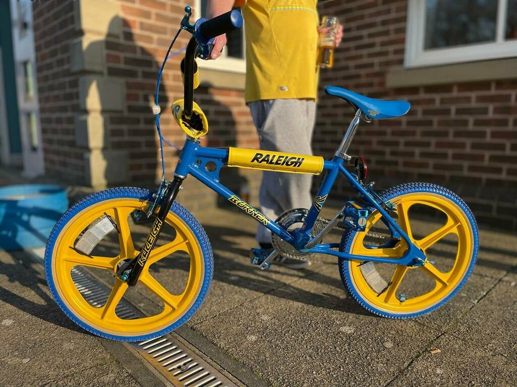 R4w10w's tweet image. Spotted #raleigh #burner #classic #twogrand instagr.am/p/CbkwP7yptIbE…