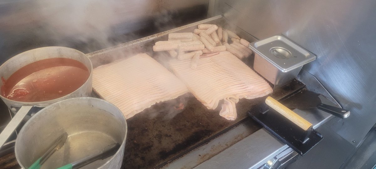 meltingtruckct's tweet photo. Making the Bacon #cheesecult #foodtrucklife https://t.co/EsWYhsrfdS