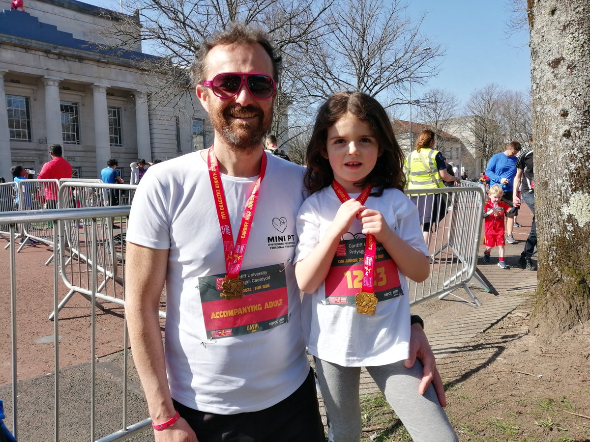 Llongyfarchiade i'r fechan wrth iddi ennill medal yn rhedeg 2k gyda Dadi heddiw. Ni mor browd ohonot ti pwt.
<a href="/1CHamadryad/">Ceiriosen</a> <a href="/YsgolHamadryad/">Ysgol Hamadryad 🏴󠁧󠁢󠁷󠁬󠁳󠁿</a> @CRhHamadryadPTA <a href="/Run4Wales/">R4W 🏃🏴󠁧󠁢󠁷󠁬󠁳󠁿</a> <a href="/CardiffHalf/">Cardiff Half 🏴󠁧󠁢󠁷󠁬󠁳󠁿</a>
