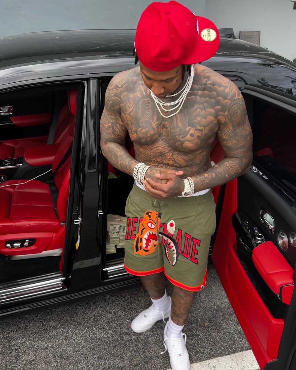 MoneyBaggYo's tweet photo. I’m Doin 200k First Week Wen I Drop This Time 🤲🏾 https://t.co/m5jPUrwsLJ