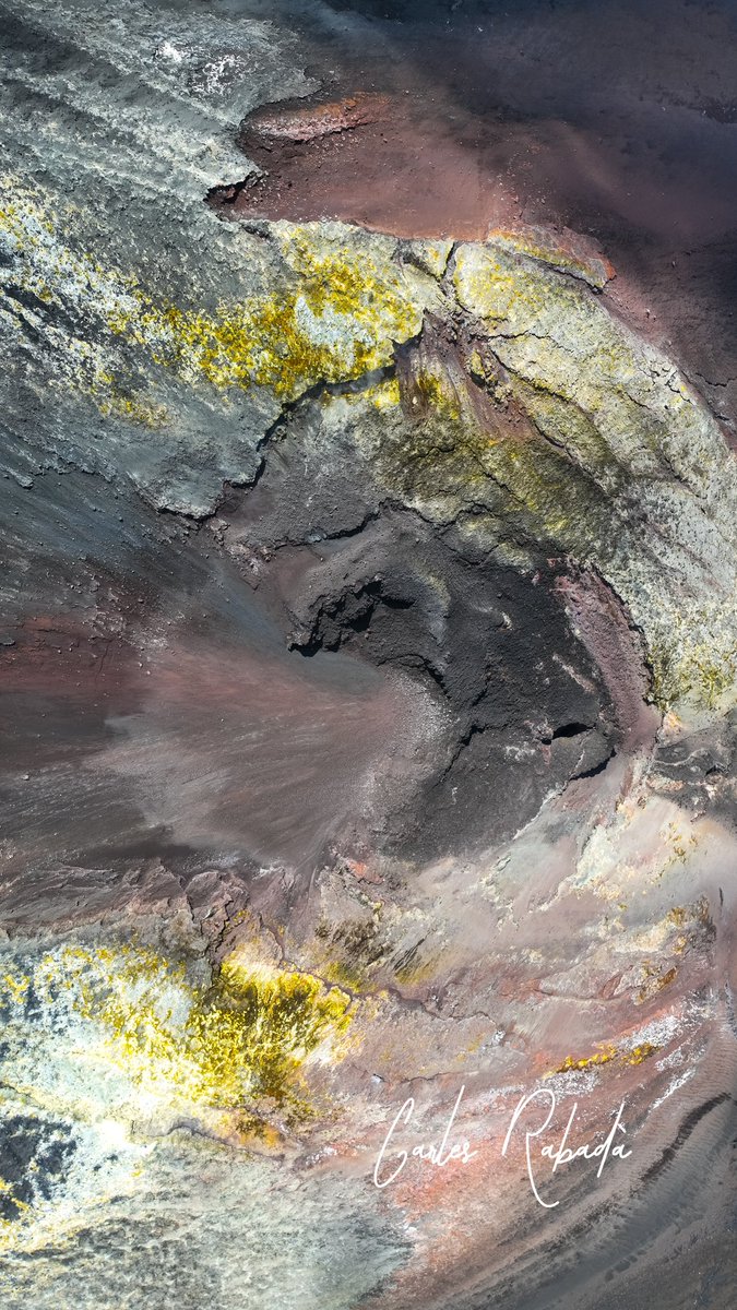 carlesrgm's tweet photo. Com és el volcà de Cumbre Vieja ara que l'erupció a finalitzat? 

GM

#CumbreVieja #volcano #canarias #LaPalma #dji https://t.co/NTVmGKedln