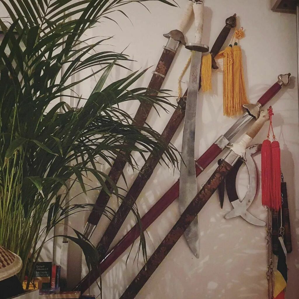 Kung_FuPrincess's tweet photo. Time to start training again, now that the weather is better and take my lovely swords off the wall - eventhough they make great decorations 😅 #kungfulife #kungfugirl #Kungfuprincess ##martialartslifestyle #martialartsgirl #followingmypath #kungfupri… https://t.co/3JChCTNvnC https://t.co/YqavXHpj3R
