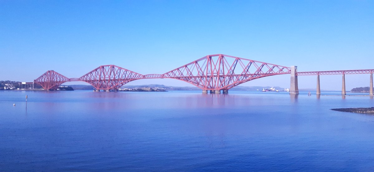 sjmitch2003's tweet photo. Beautiful day in South Queensferry. https://t.co/8VQJVjGran