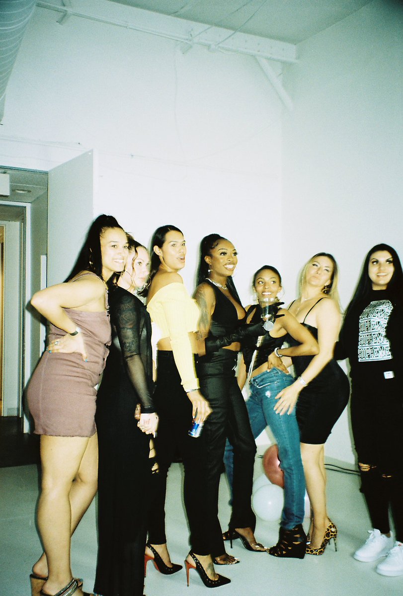 Fuckelmont's tweet photo. Hopeless romantic 2 listening party !
Shot by me! https://t.co/cTQEQjzst1