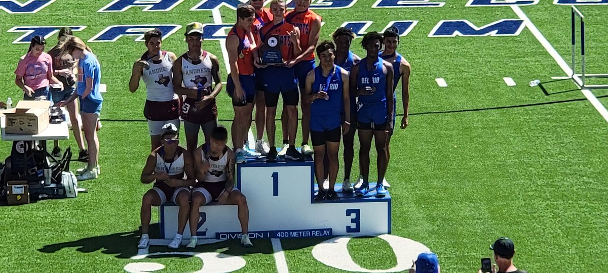 #NeverSatisfied we hungrier now <a href="/jeremiah1cooper/">Jeremiah Cooper</a> <a href="/kaitoolit1/">Malachi Do</a> <a href="/Charlie_CBJ/">Charlie Bass Jr.</a> <a href="/MunozElijah22/">Elijah Munoz</a>