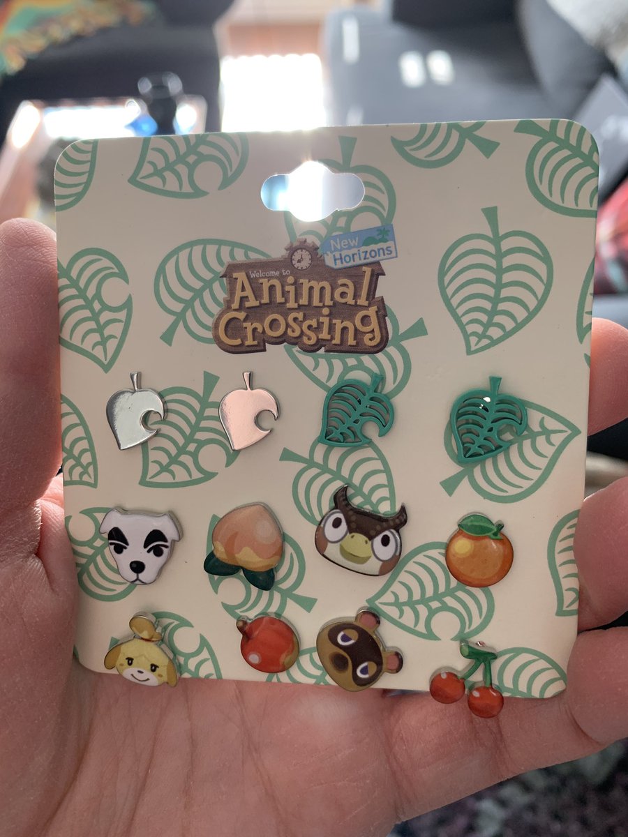 hulkbrarian's tweet photo. New earrings! Woot! #ACNH #AnimalCrossing #ObsessedAgain #NoRegrets https://t.co/tHKhTi7mWP