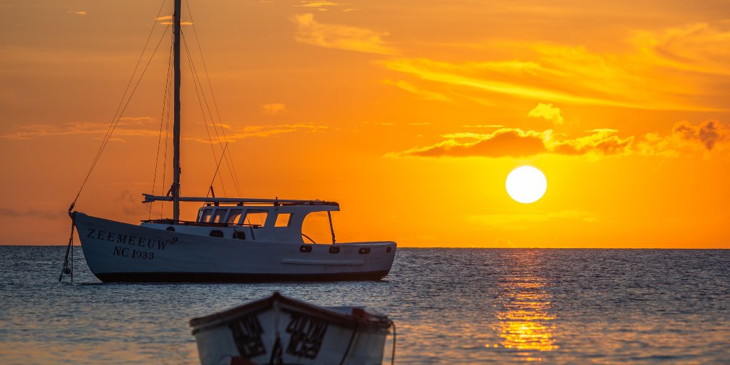 CuracaoTravel's tweet photo. There's no better moment 🌞 #Curacao #FeelItForYourself https://t.co/dKEtzuig6e