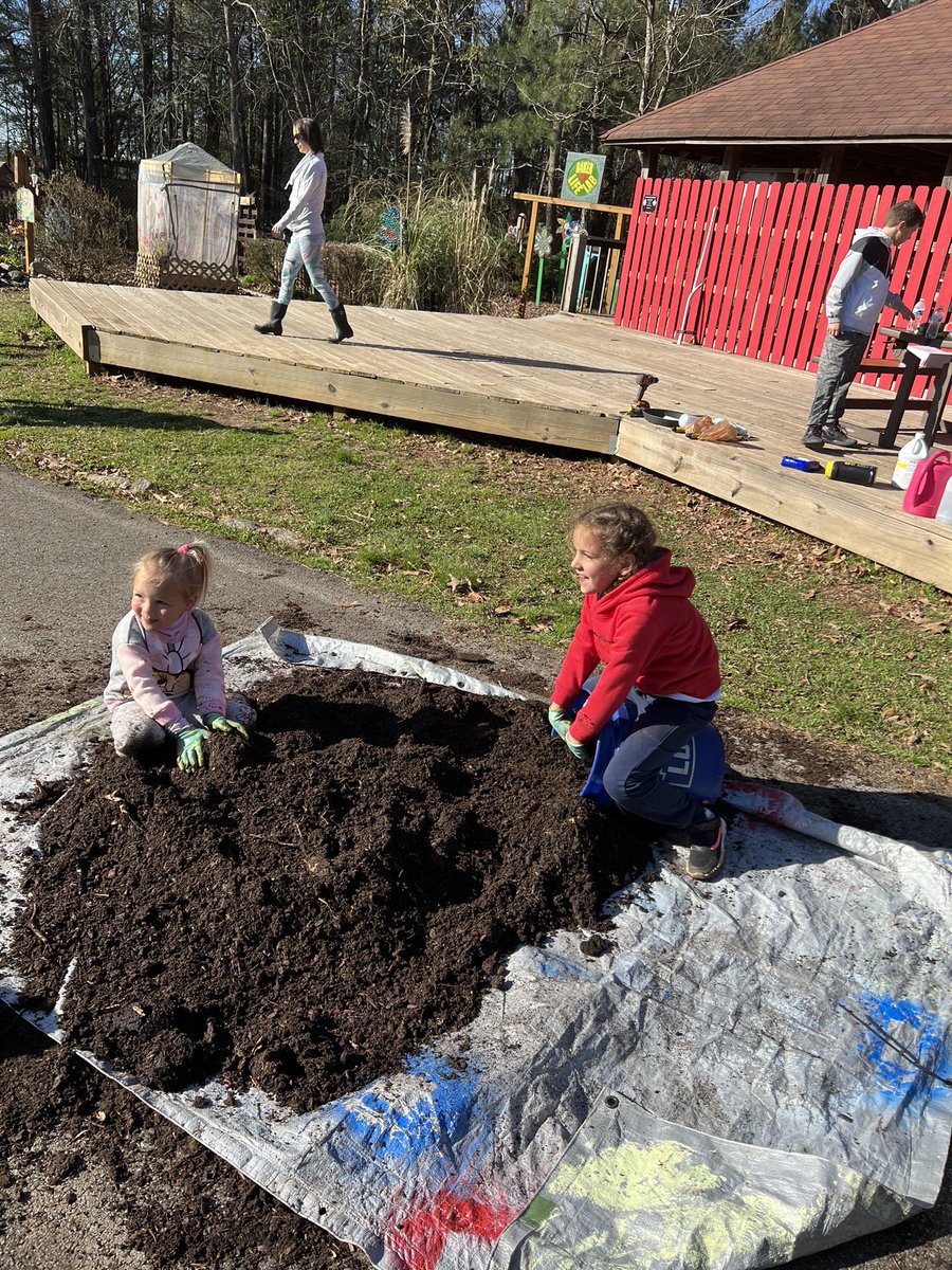 BakerCharm's tweet photo. Spring family workDay was a success!  Thank you JOI club for organizing this much needed event.  Shout out to the #1 Optimist David Grant @MRS_WRIGHT_106 @Kimberleecoll12 @babybluebug71 @bakerelembears https://t.co/XGIaViXHE9