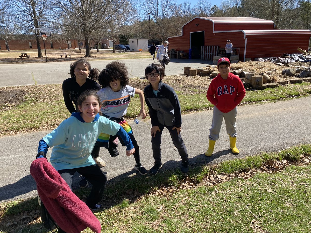 BakerCharm's tweet photo. Spring family workDay was a success!  Thank you JOI club for organizing this much needed event.  Shout out to the #1 Optimist David Grant @MRS_WRIGHT_106 @Kimberleecoll12 @babybluebug71 @bakerelembears https://t.co/XGIaViXHE9
