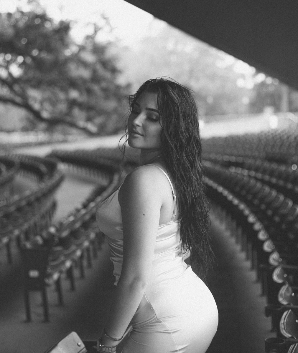 PVPERBVG's tweet photo. Theater vibes w/ @SheilaLaza 📸 https://t.co/F3XDTUCzZF