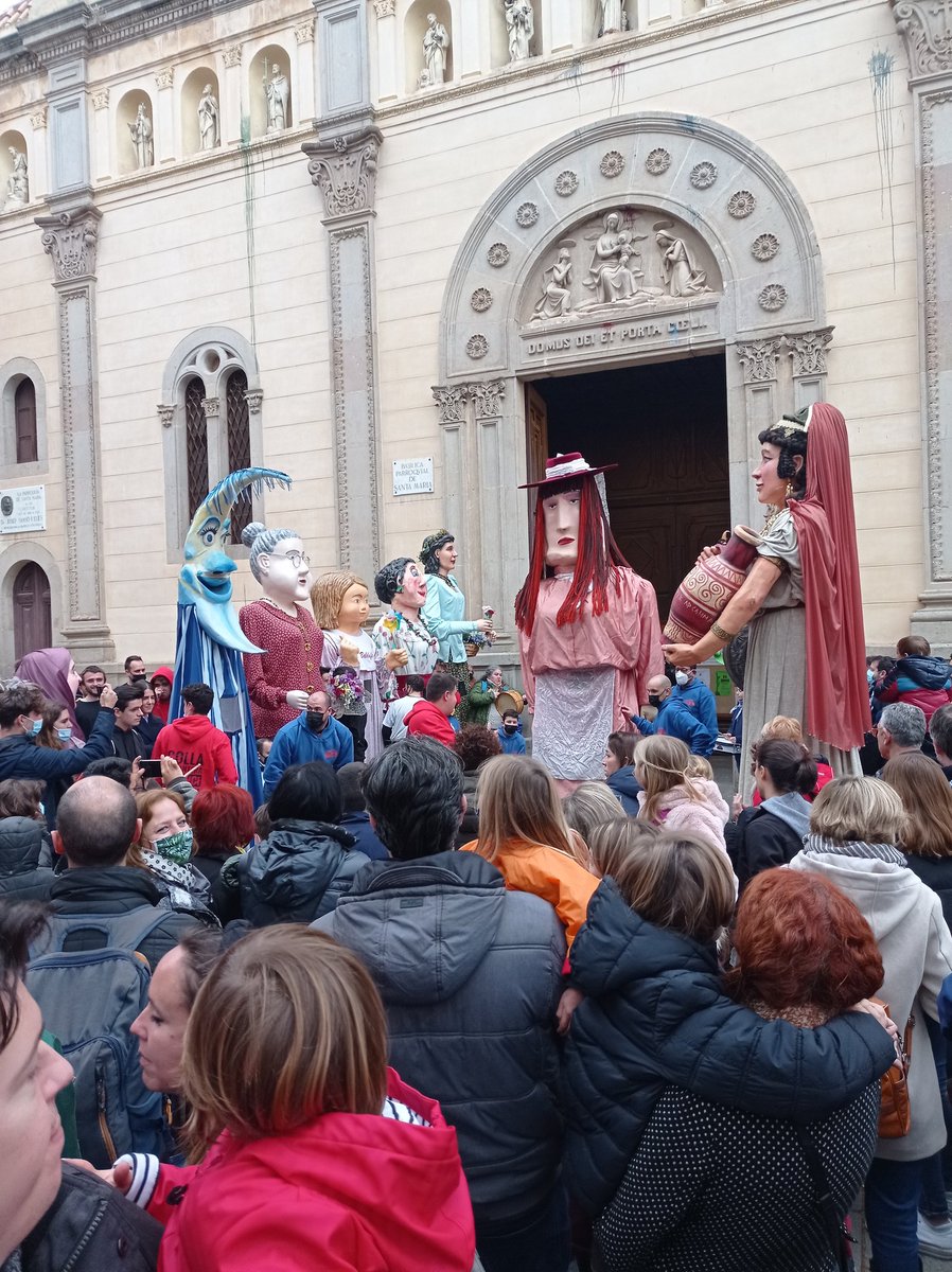 JuntsperMataro's tweet photo. Primera trobada de gegantes de Mataró  organitzada per la colla @InsThos https://t.co/K1mARLFw05