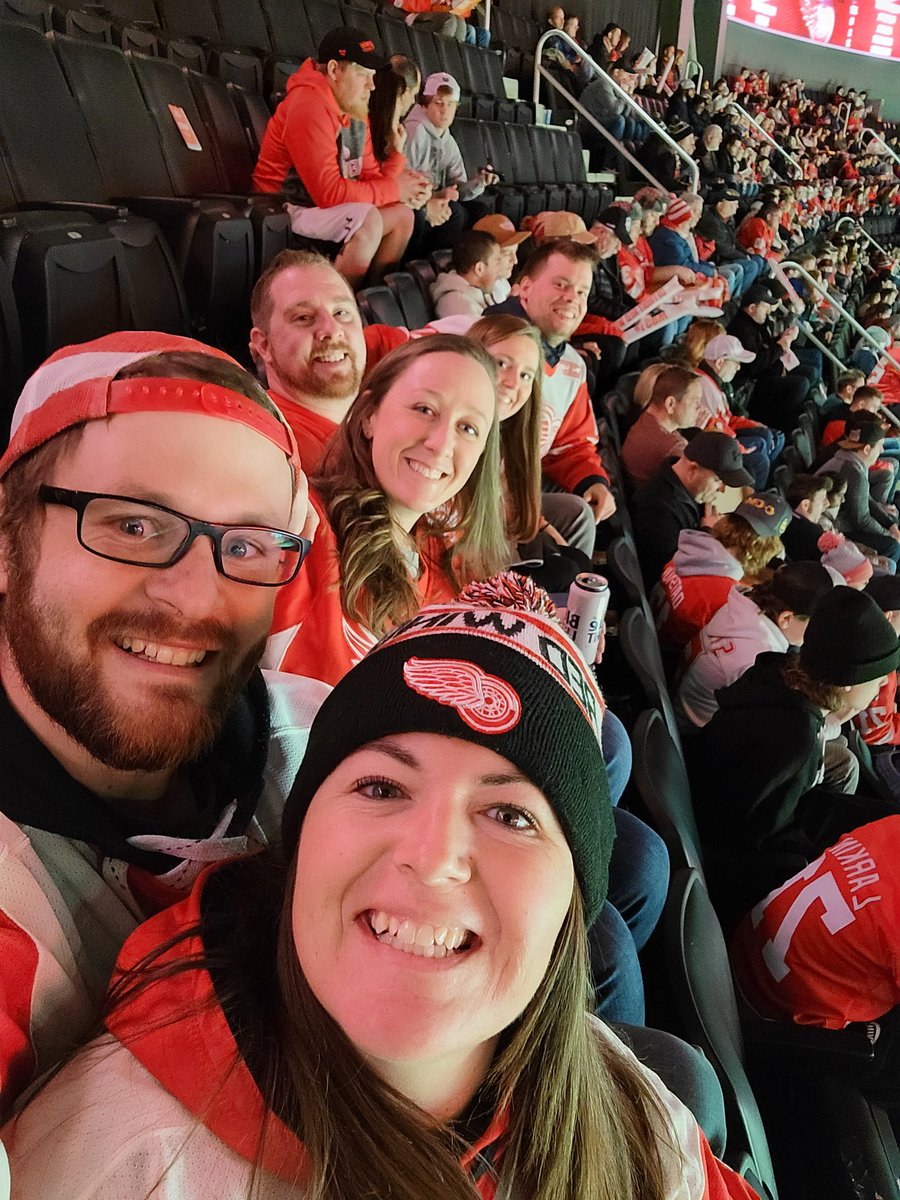 HuntsHideaway's tweet photo. First time at a Wings game!
#LGRW #letsgowings https://t.co/X8GcXBWjuD