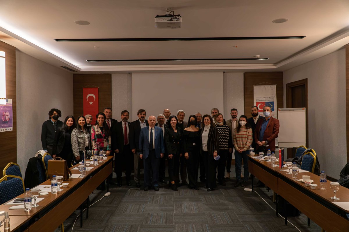 Projemiz kapsamında gerçekleştirilen Çalıştay-II etkinliğini, farklı illerden gelen tüketici federasyonlarının temsilcileri, Ticaret Bakanlığı, akademisyenler ve AB Başkanlığı'ndan gelen uzmanımızın değerli katılımı ile tamamladık. 
<a href="/ABBaskanligi/">T.C. Dışişleri Bakanlığı Avrupa Birliği Başkanlığı</a> 
@cfcuturkey 
<a href="/sivilsektor/">Sivil Toplum Sektörü</a>