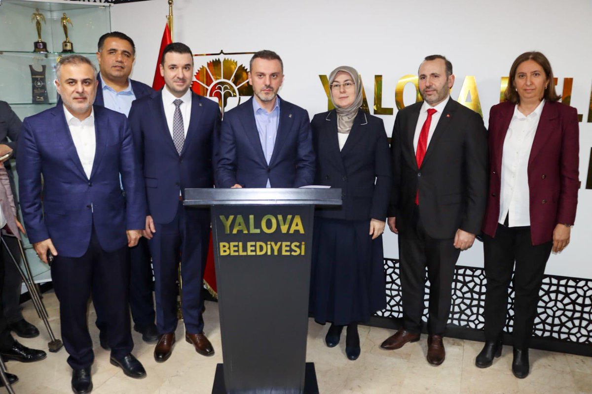 SemihaEkinci58's tweet photo. AK Parti Genel Başkan Yardımcımız, Teşkilat Başkanı @erkankandemir Teşkilat Başkan Yard MKYK üyesi Elazığ Mv @metinbulut23, Yalova Milletvekilimiz @MelihaAkyol77 ve Teşkilat Başkanlığı İl Koordinatörümüz Necati Karagöz ile Yalova Belediye Başkanımız @mustafatutuk’u ziyaret ettik. https://t.co/7sOihM4HUA