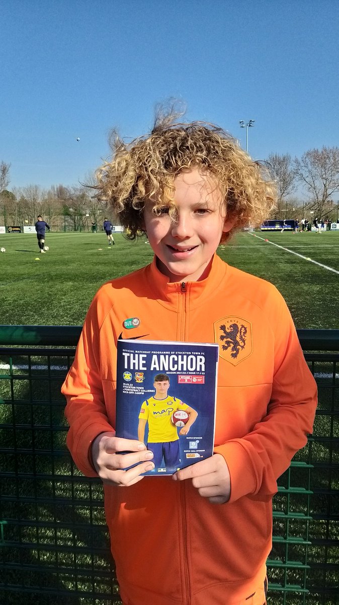Nice day for <a href="/nonleaguedayuk/">Non-League Day</a> at the <a href="/stockton_townfc/">Stockton Town FC</a> game ⚽️⚽️⚽️ #RONNIE #NonLeagueDay