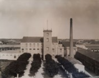 JoseLuisSTAP's tweet photo. #TalDiaComAvui el 26 de març de 1877 Camil Fabra i Fontanills sol·licita edificar una quadra a la fàbrica de xarxes de pescar "La Española" situada al barri de #LaSagrera
Via @BCN_arxiu #AAAFC https://t.co/Iui2uUkI2f