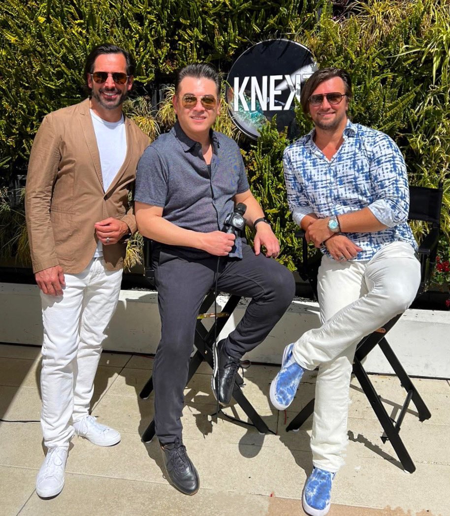 KENT SPEAKMAN (@kentspeakman) on Twitter photo Spring is upon us with <a href="/christophergia/">Christopher Gialanella</a> & <a href="/billbakho/">Bill Bakho</a> at <a href="/producerdeb/">Debbie Durkin, Producer</a> pre #oscars #ecoluxelounge at the <a href="/beverlyhilton/">The Beverly Hilton</a> - the only place to peek behind the velvet ropes is @knekttv so have a look what amazing <a href="/LoweSonialowe/">Sonia Lowe</a> discovered!
#redcarpet #interview #springfashion #producer Spring is upon us with <a href="/christophergia/">Christopher Gialanella</a> & <a href="/billbakho/">Bill Bakho</a> at <a href="/producerdeb/">Debbie Durkin, Producer</a> pre #oscars #ecoluxelounge at the <a href="/beverlyhilton/">The Beverly Hilton</a> - the only place to peek behind the velvet ropes is @knekttv so have a look what amazing <a href="/LoweSonialowe/">Sonia Lowe</a> discovered!
#redcarpet #interview #springfashion #producer