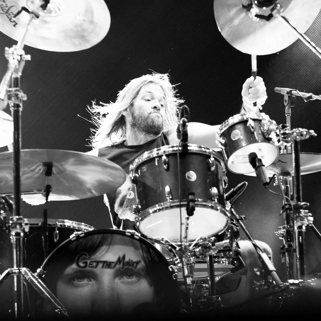 Vorterix's tweet photo. Batero de bateros. Amigo de la casa. El dolor es inmenso, su música también.

Adiós Taylor Hawkins, gracias por todo. https://t.co/oSIe0RplTo