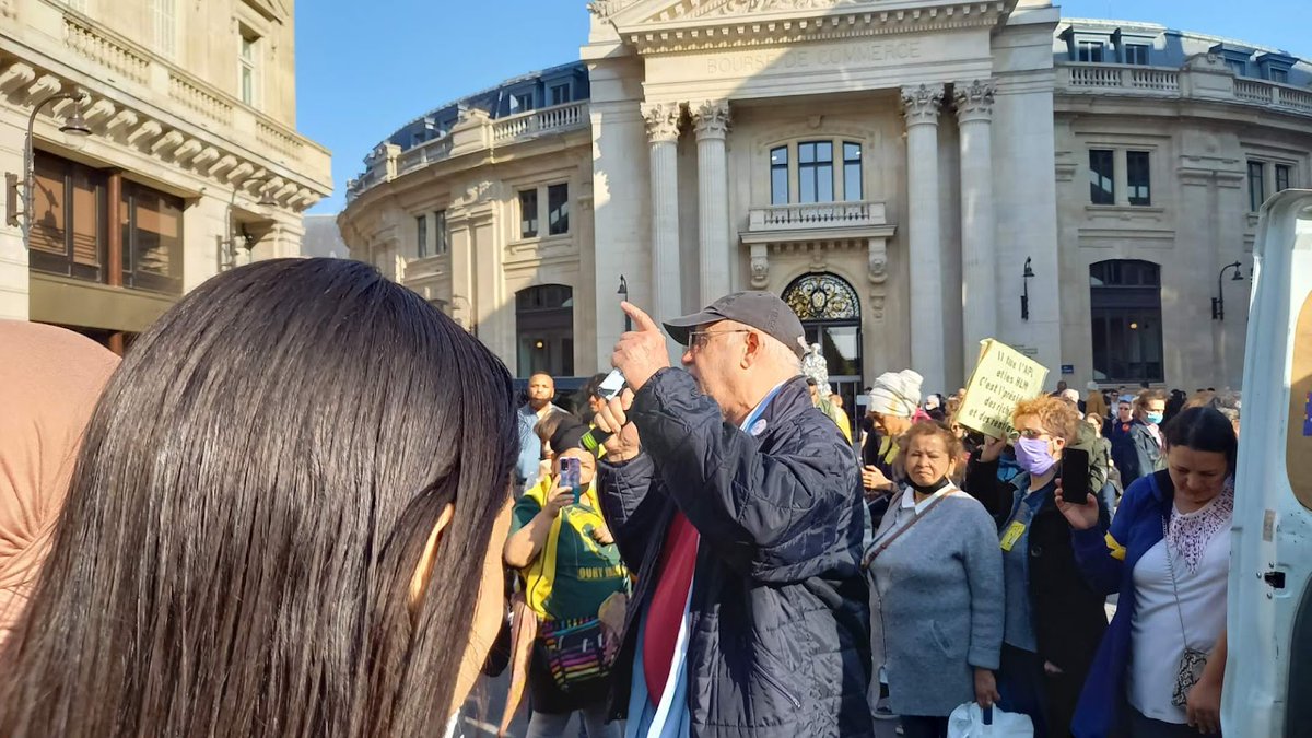 CsfUd92's tweet photo. Samedi 26 mars, manifestation "Un logement pour toutes et tous" à Paris
L'Union régionale CSF était représentée par Robert Crémieux
(ph. Robert Crémieux, Faeza (porte-parole des mals-logés de Bastille), banderole d'une résidence #HLM menacée de démolition. https://t.co/EorQWK6GgY