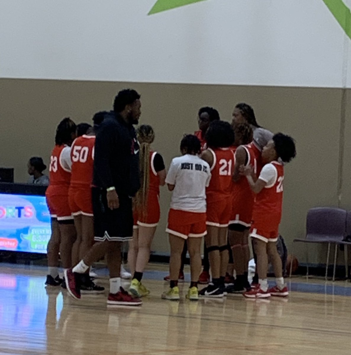 73LeoEvents's tweet photo. The huddle!  Let’s regroup &amp; mount up for Game #2!! @ProSkillsGBB https://t.co/hFmdxlKl93