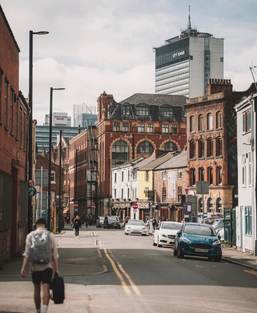 Those sunny weekend evenings in the NQ hit differently ☀️

📷 <a href="/manc_wanderer/">Nathan Whittaker</a>