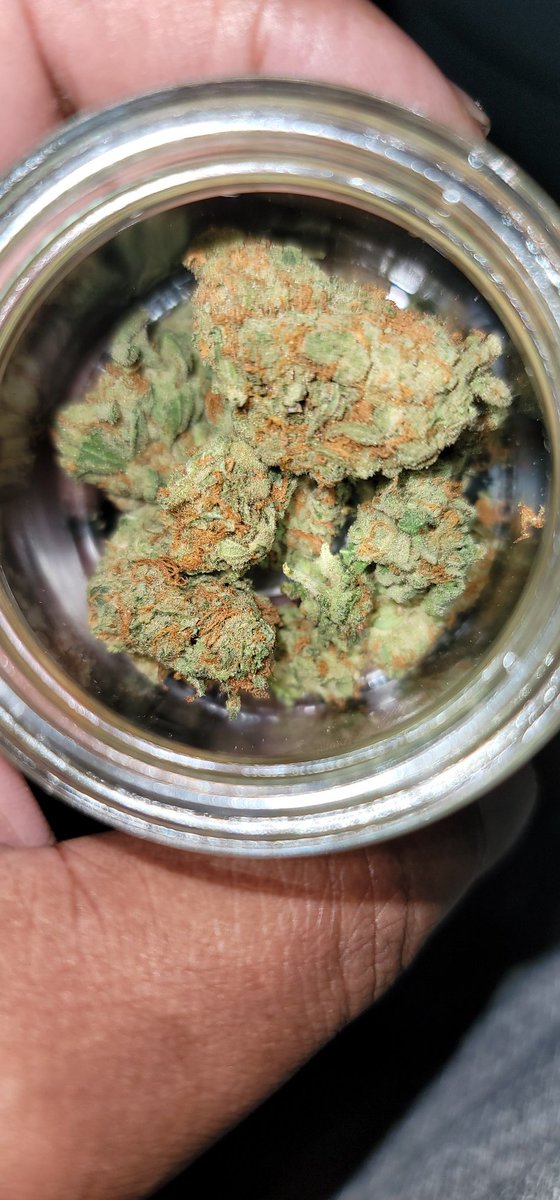 JustStayHighChi's tweet photo. Woke up a 2nd time today to some @LivWellCannabis "Lemon Berry".. very nice taste and aroma!! #SaturdayVibes #weedsmokers #PositiveVibesOnly https://t.co/hypAFRr0U6