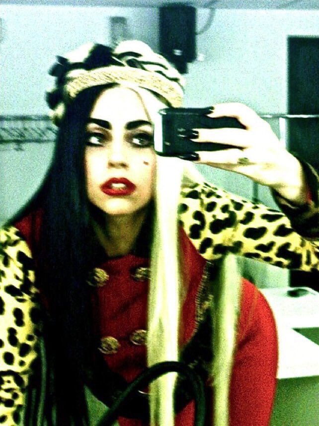 venusbleeeds's tweet photo. forever obsessed with lady gaga blackberry selfies https://t.co/s9UJIKpZle