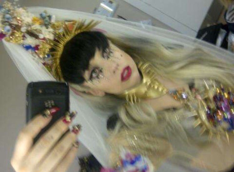 venusbleeeds's tweet photo. forever obsessed with lady gaga blackberry selfies https://t.co/s9UJIKpZle