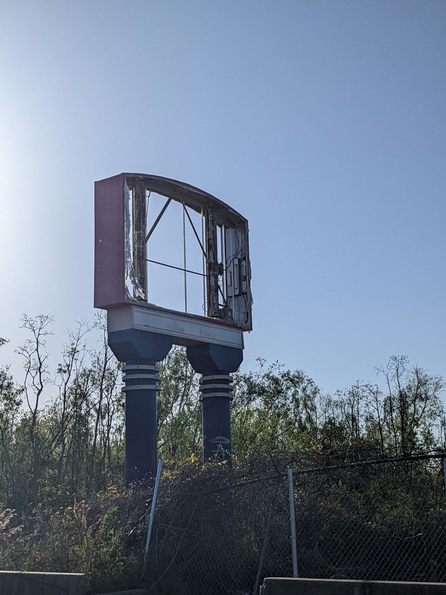 JacksonClavier_'s tweet photo. The closed for storm lettering is gone now @JazzlandPark @BrightSunFilms https://t.co/mcO226PPHJ