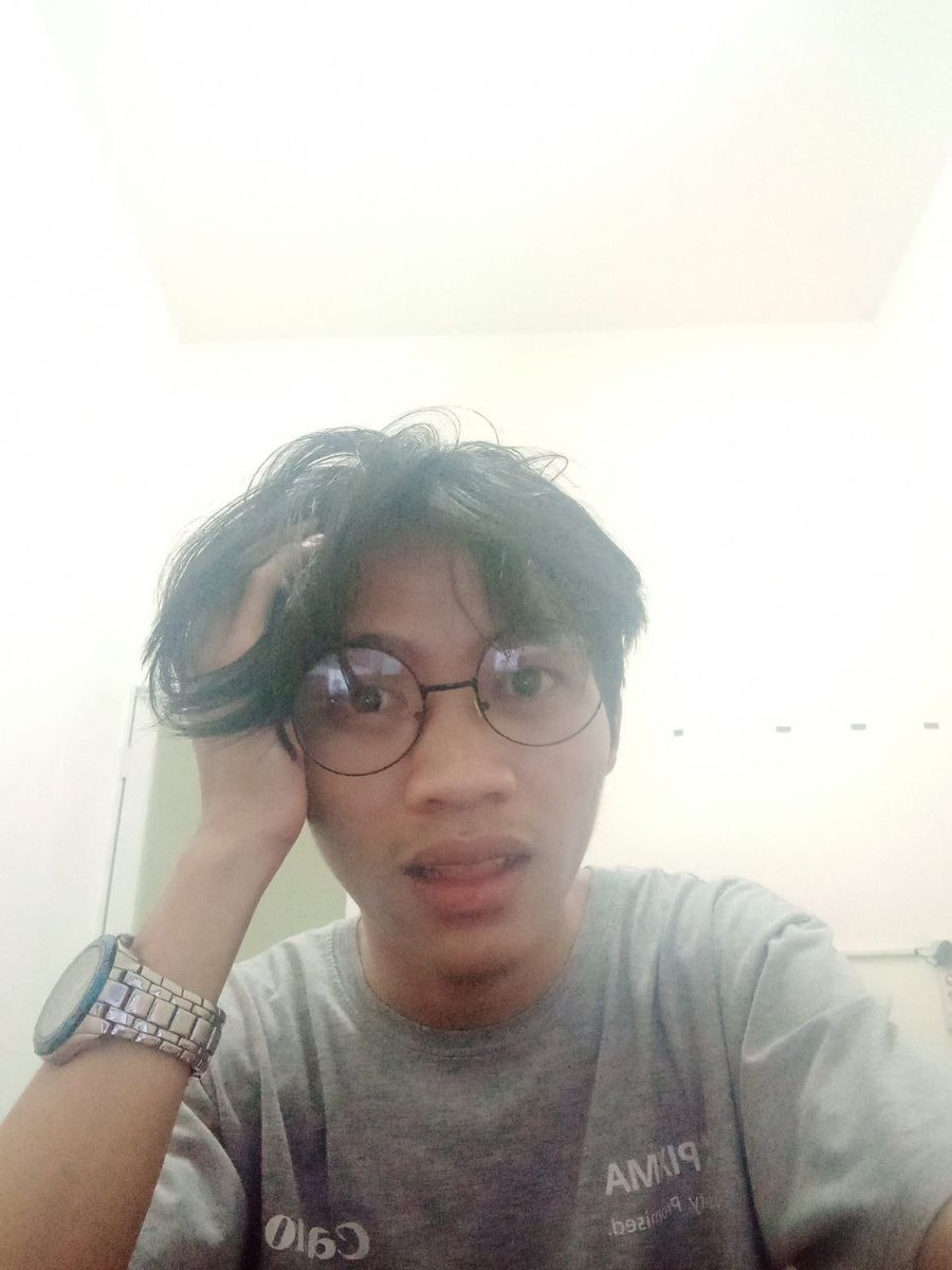 BntnD's tweet photo. Gak pernah foto pake nih HP, sekali foto kameranya burem 🤣 https://t.co/LvkRDJEEpS