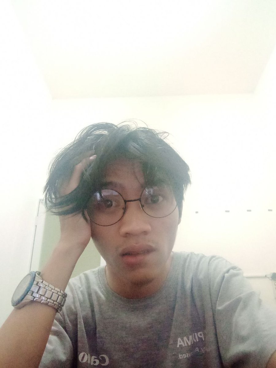 BntnD's tweet photo. Gak pernah foto pake nih HP, sekali foto kameranya burem 🤣 https://t.co/LvkRDJEEpS