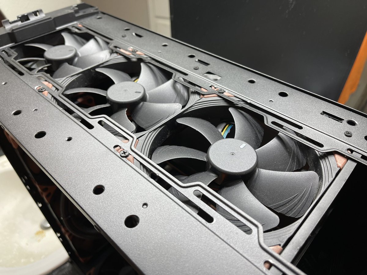 TechKnowScopeTV's tweet image. @FractalDesignNA I ask again, why would you make this case like this? Why say the case can support 3x 140mm fans, and then intentionally make the fan holes so they don’t line up with the fans in this #Meshify 2XL?? I love this case, but this is driving my OC crazy.