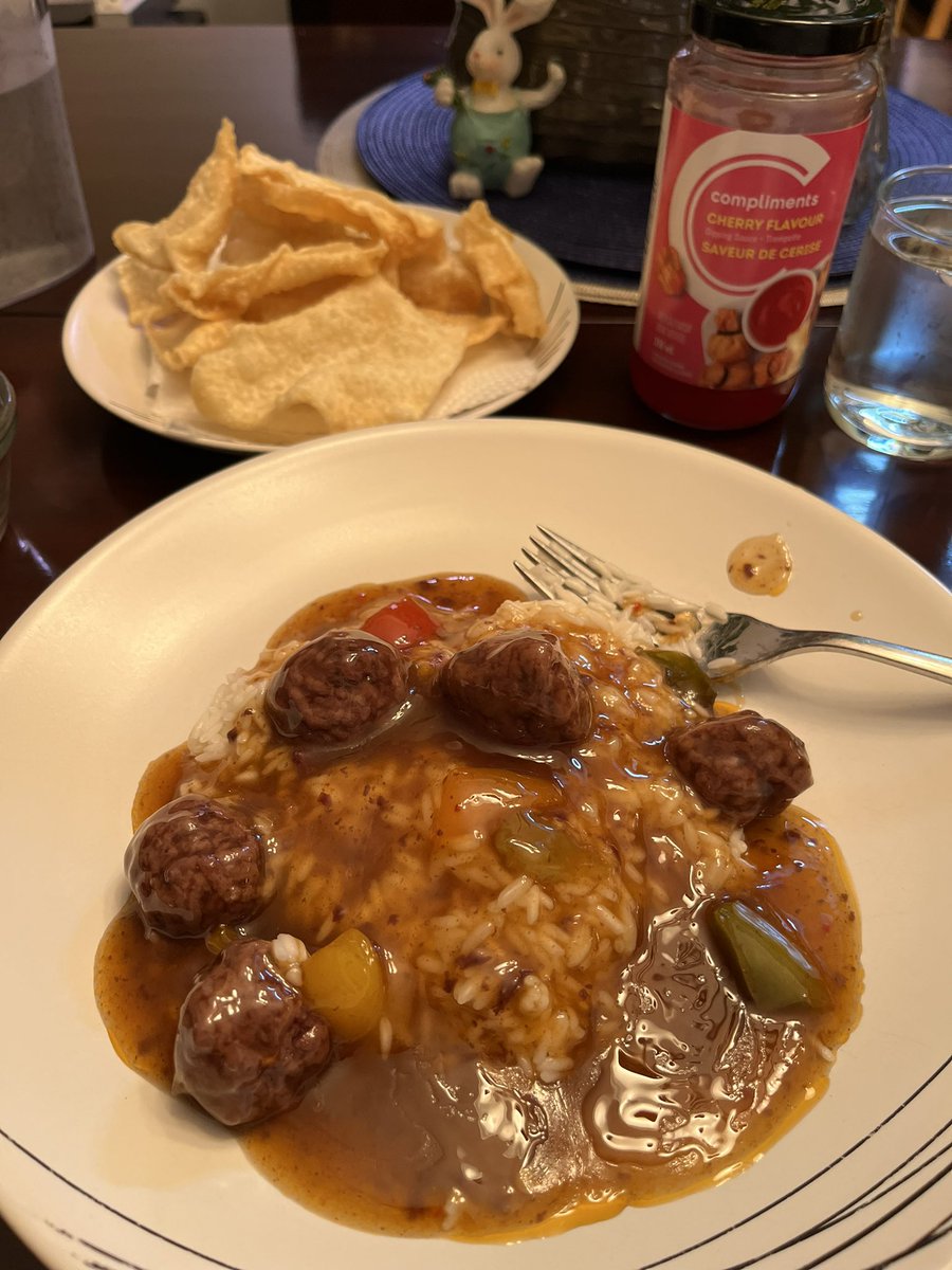 dawn_kimmy_nl's tweet photo. Good supper tonight! Crispy won tons, and sweet & sour meatballs ππ» #supperisserved https://t.co/PCg9LGRgXA
