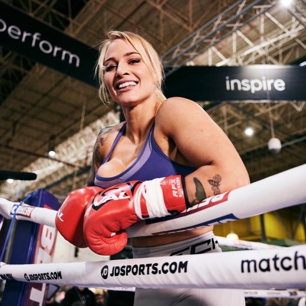 jeffreyboxe's tweet photo. @EbanieBridges (8-1, 3 koβs) is the new IBF Bantamweight champion with a unanimous decision of 100-91, 97-93 x 2 over Maria Cecilia Roman (16-6-1). Great work on the inside with hooks and uppercuts from the Blonde Bomber from Australia π¦πΊ #BridgesRoman #womenboxing #boxing https://t.co/6Ua6Fmq1Fw