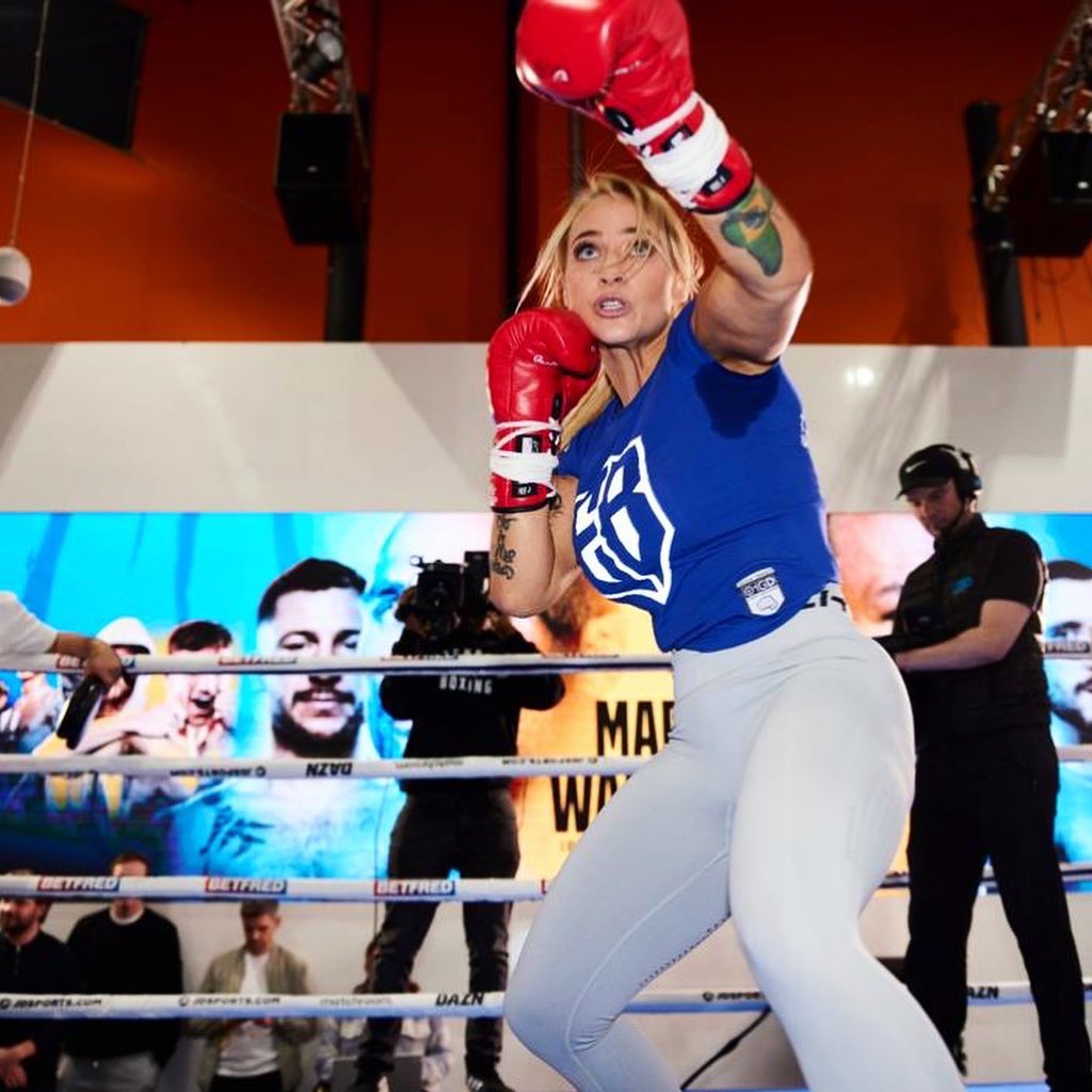 jeffreyboxe's tweet photo. @EbanieBridges (8-1, 3 koβs) is the new IBF Bantamweight champion with a unanimous decision of 100-91, 97-93 x 2 over Maria Cecilia Roman (16-6-1). Great work on the inside with hooks and uppercuts from the Blonde Bomber from Australia π¦πΊ #BridgesRoman #womenboxing #boxing https://t.co/6Ua6Fmq1Fw