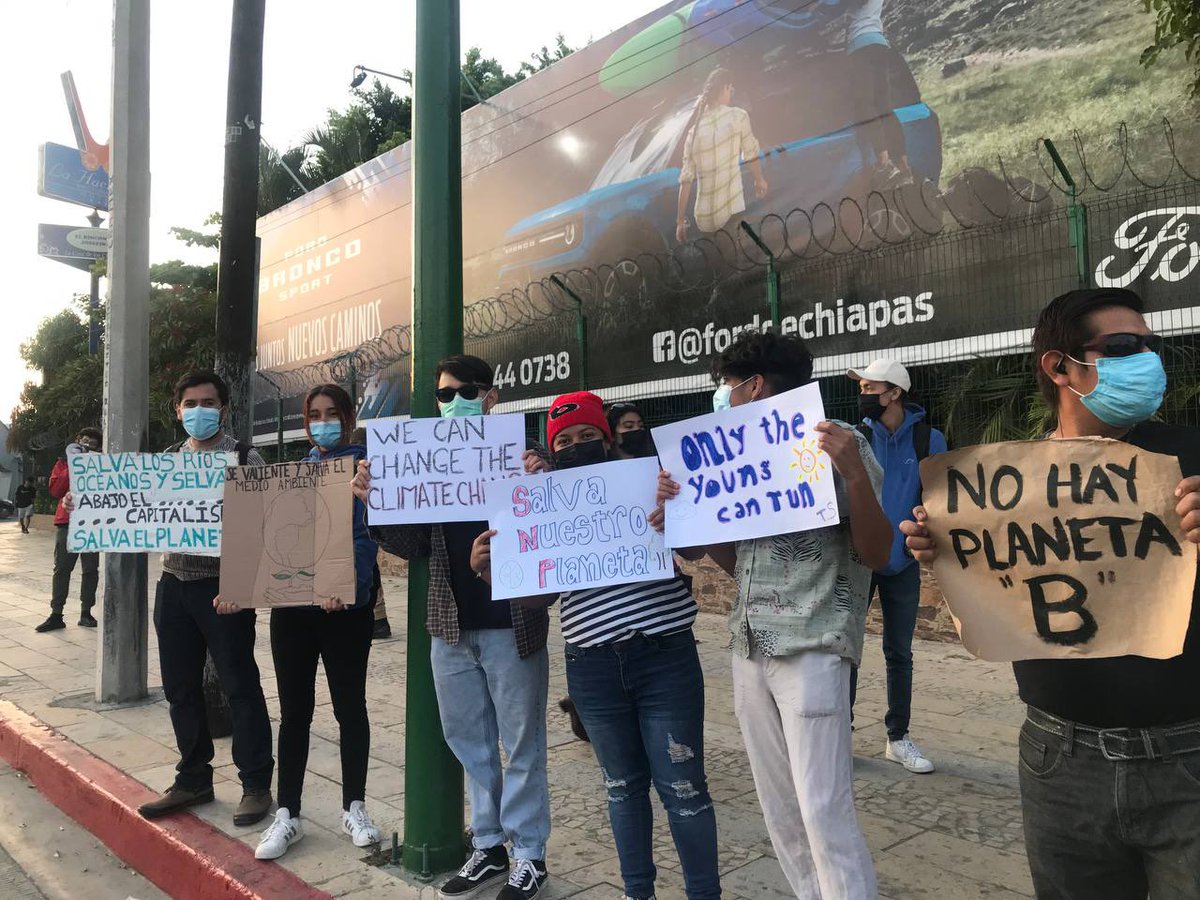 VxFChiapas's tweet photo. La huelga por clima en Tuxtla Gutiérrez #VidaContraCapital #PeopleNotProfit https://t.co/blU4EjdKeY